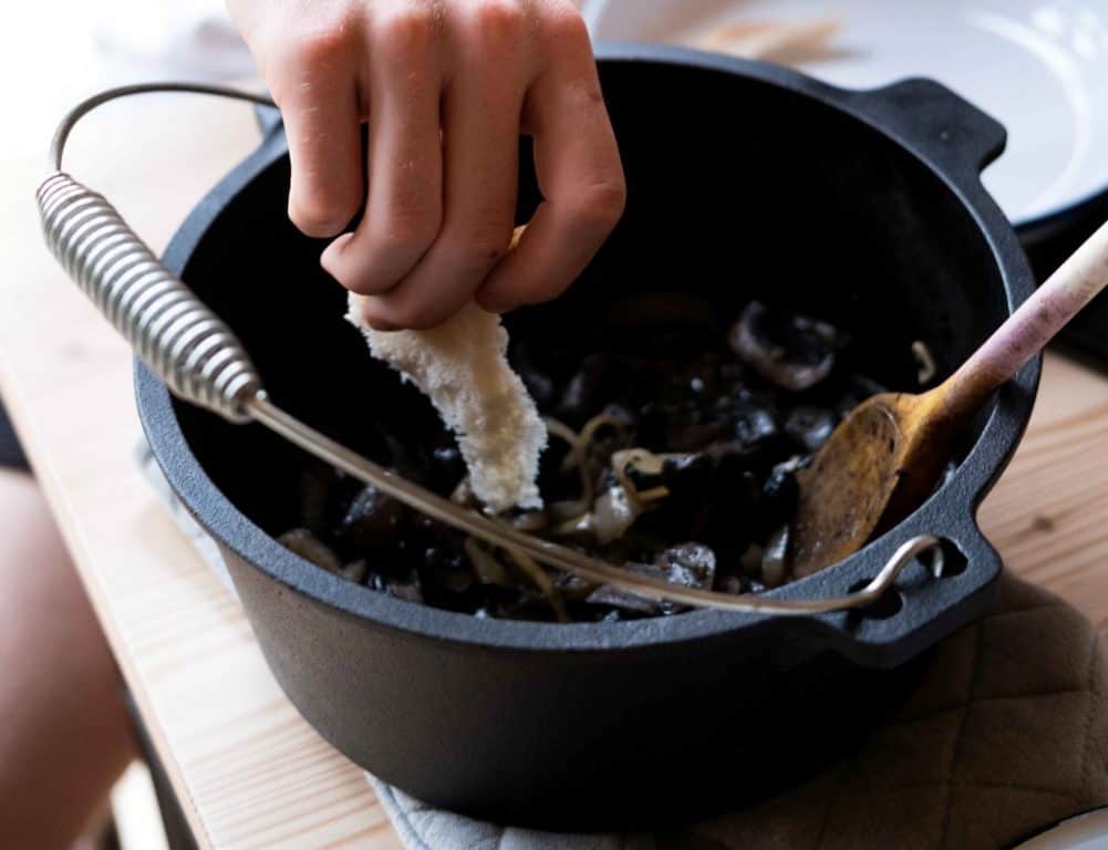 Why Does My Dutch Oven Smell Remove Cast Iron Odours