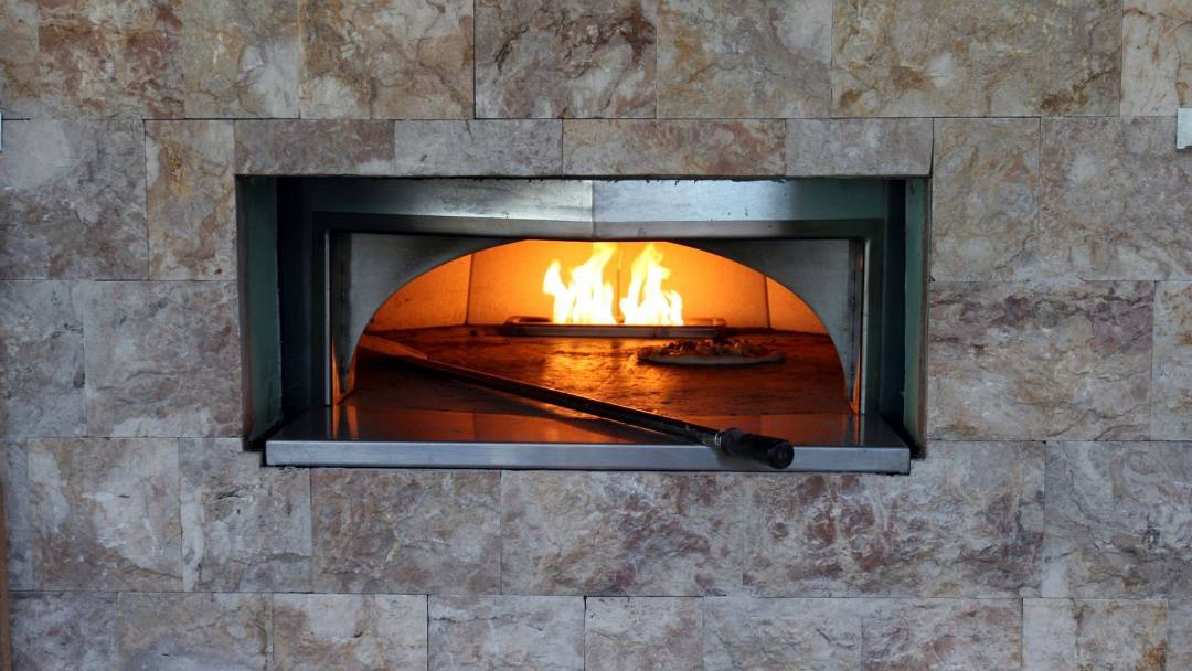 Gas vs Wood Fired Pizza Ovens Which is Best? OvenSpot