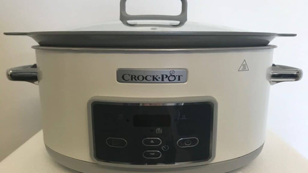 The Difference Between a Crockpot and a Slow Cooker