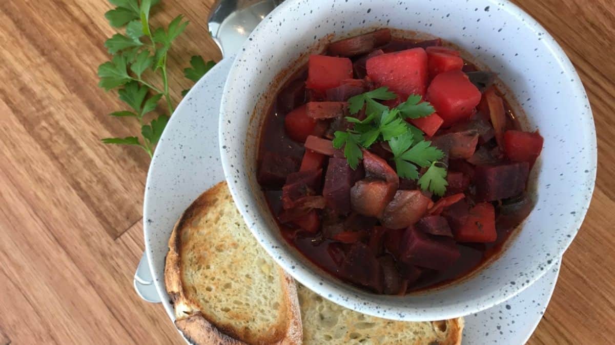 beet borscht soup
