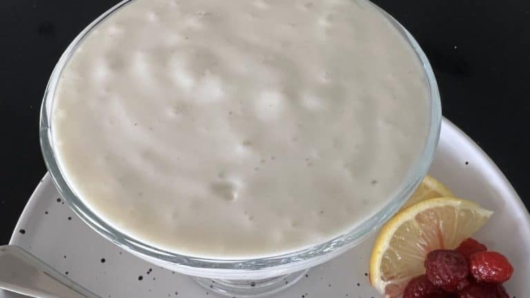 cheesecake mousse raspberries and lemon slices